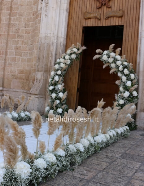 Arco fuori chiesa